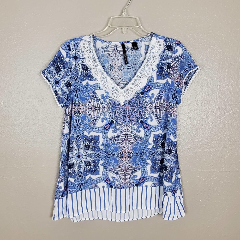 Skye's the Limit Hi-Lo Short Sleeve Blue/White Lace Trimmed Top S